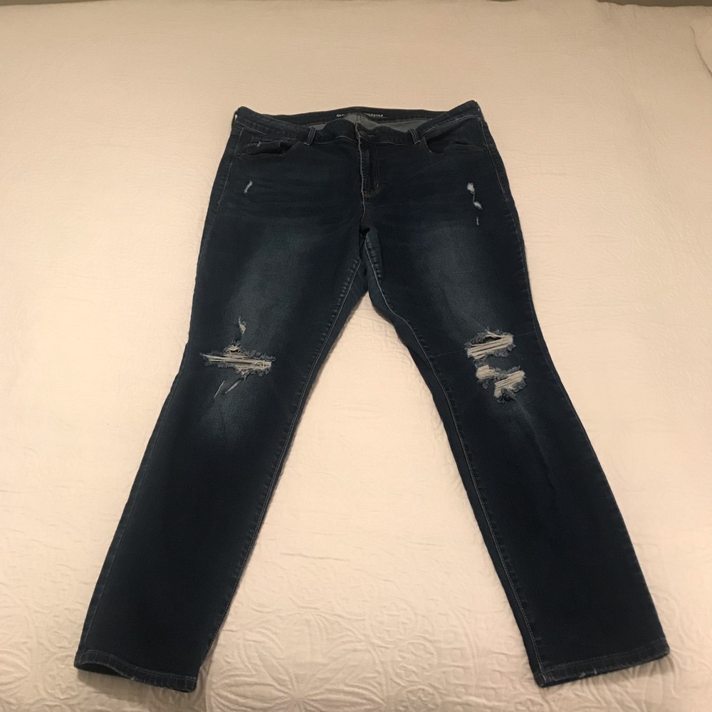 Darks wash ripped jeans